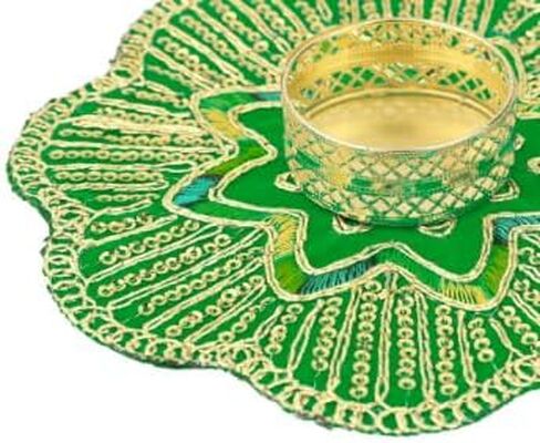 مجموعة من 5 حصيرة Aasan Rangoli مع حامل شموع شاي شموع T-Light Stand للمنزل المكون من المطرزات الذهبية في المهرجان ديكور ديكور عيد الميلاد الجديد (الحجم: -5 ") (أحمر) in Kuwait