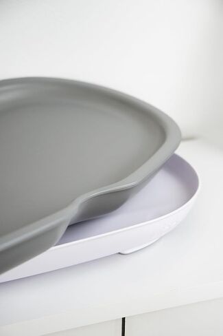 وسادة تغيير الحفاضات الإسفنجية للأطفال من أوبي، سهلة التنظيف، خفيفة الوزن، مقاومة للماء، تتضمن حزام أمان وقاعدة مضادة للانزلاق، رمادي داكن in Kuwait