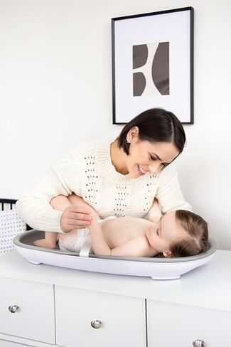 وسادة تغيير الحفاضات الإسفنجية للأطفال من أوبي، سهلة التنظيف، خفيفة الوزن، مقاومة للماء، تتضمن حزام أمان وقاعدة مضادة للانزلاق، رمادي داكن in Kuwait