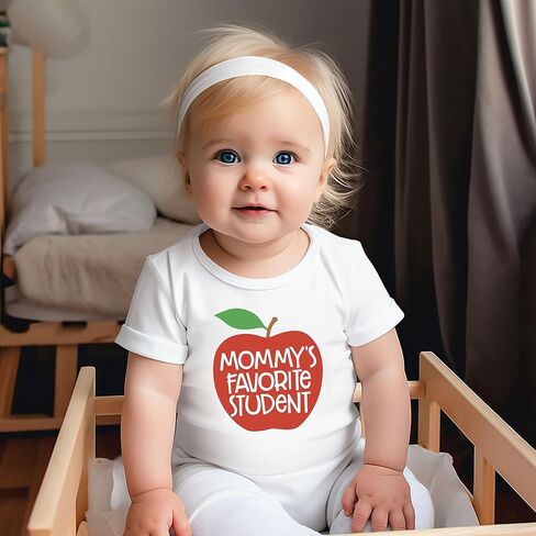 تي شيرت My Mommy Can School You Bodysuit Teacher Mom Kids تي شيرت لطيف للأم المفضلة لدى الطالب هدية للمعلم (0-6 أشهر، طباعة مضحكة - رومبر قصير الأكمام) in Kuwait