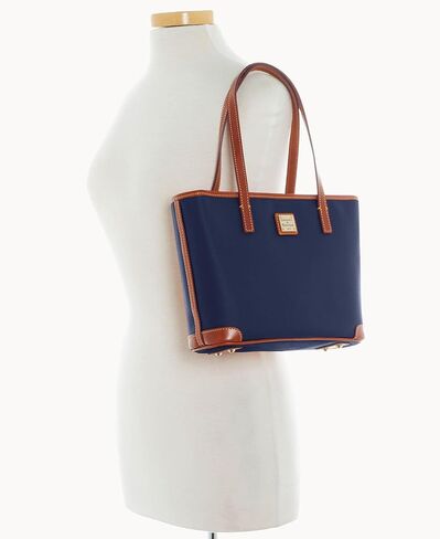 حقيبة يد Dooney & Bourke ، Kirby Small Charleston Shopper Tote in Kuwait