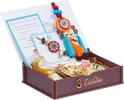 صندوق الهدايا راخي | صندوق هدايا مع زوجين قذيفة وزوجة شرابة Rakhi داخل + Roli و Chawal و Carding Card و Thali Set و Chocolates | شل راخي | عائق هدية راخي (زوجين ايليغانت راخي) in Saudi Arabia