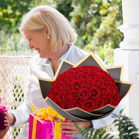 Waipfaru Red Roses الزهور الاصطناعية بالجملة ، الورود المخملية الحقيقية اللمسة مع ورق التغليف ، و 50 PCS زهور مزيفة لحفل الزفاف باقة الزفاف الفالنتين in Kuwait