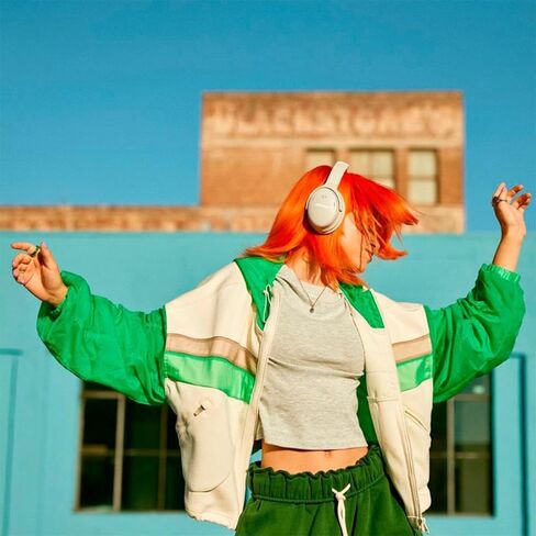 سماعات رأس Bose QuietComfort اللاسلكية المانعة للضوضاء، سماعات رأس بلوتوث فوق الأذن مع عمر بطارية يصل إلى 24 ساعة مع شاحن محمول لاسلكي Green Extreme (دخان أبيض) in Kuwait