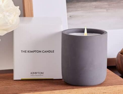 Kimpton Hotel Candle - مع ملاحظات من الحمضيات والشاي الأخضر والمسك - مزيج الصويا في الوعاء الرمادي الخرساني غير اللامع (2 أوقية.) in Kuwait