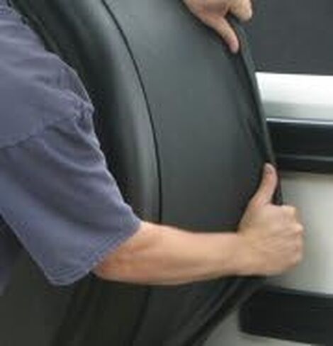 غطاء الإطارات الصلبة 28 بوصة - (عصابة من البلاستيك الصلب وفرقة الفينيل) لتويوتا RAV4 (1995-2012) - سوداء محكم in Kuwait