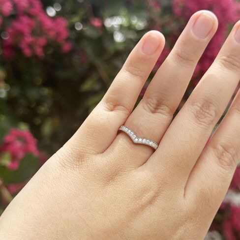 Curved Moissanite Wedding Band for Women D Color VVS1 Eternity Engagement 925 Sterling Silver Rings Size 5-10 in Kuwait