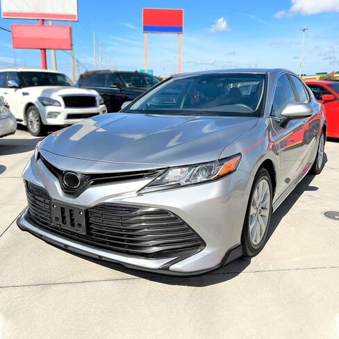المواصفات D: مفسد الشفاه الأمامي السوداء اللامع اللامعة ، فاصل 3pc مع 2018-2020 Toyota Camry in Saudi Arabia