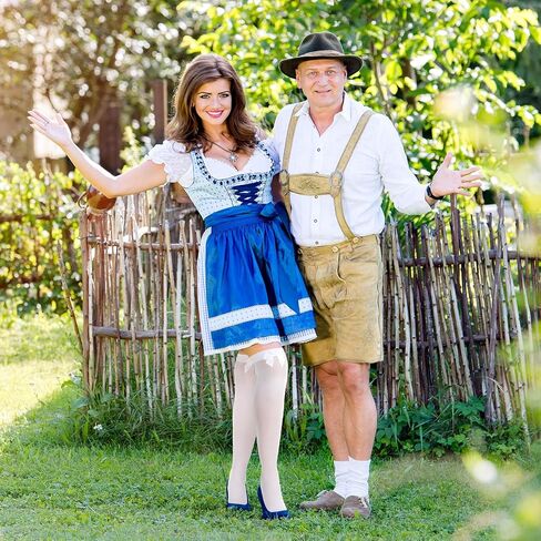 Suhine 2 زوج جوارب مهرجان أكتوبر للنساء الألمانية dirndl على جوارب الركبة مع أقواس الدانتيل تقليم الكشكش جوارب بيضاء in Saudi Arabia
