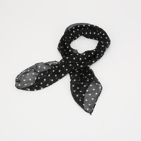 زي yolsun للفتيات باللون الوردي في فترة الخمسينيات مع وشاح مطبوع عليه نقاط بولكا in Kuwait