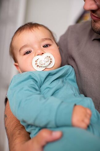 MAM Original Day & Night Baby Pacifier, Nipple Shape Helps Promote Healthy Oral Development, Glows in the Dark, 6-16 Months, Unisex,3 Count (Pack of 1) in Saudi Arabia