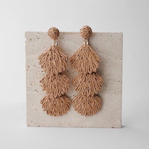 أقراط Raffia Dangle للنساء - بيان Boho Rattan Drop Jewelry مع تصميم Shell ، وملحقات شاطئ الصيف خفيفة الوزن الشاطئ in Kuwait