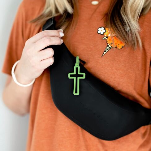 Ryan & Rose Silicone Cross Charms - شارك يسوع & ثني إيمانك - سحر مسيحي لحقائب الظهر وسلاسل المفاتيح والهدايا in Kuwait