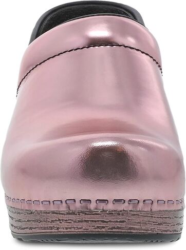 قباقيب Dansko Professional من الكروم سهلة الارتداء للنساء - نعل هزاز ودعم قوس للراحة - مثالية للمحترفين طويلي الأمد - خدمة الطعام، ومتخصصي الرعاية الصحية، كروم ذهبي 5.5-6 M US in Saudi Arabia