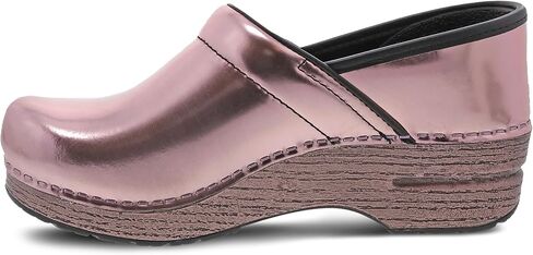 قباقيب Dansko Professional من الكروم سهلة الارتداء للنساء - نعل هزاز ودعم قوس للراحة - مثالية للمحترفين طويلي الأمد - خدمة الطعام، ومتخصصي الرعاية الصحية، كروم ذهبي 5.5-6 M US in Saudi Arabia