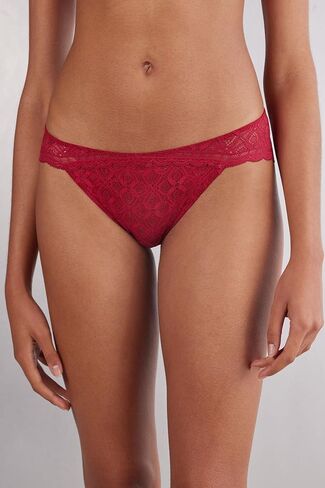Woman's Lace Hipster Panties in Saudi Arabia