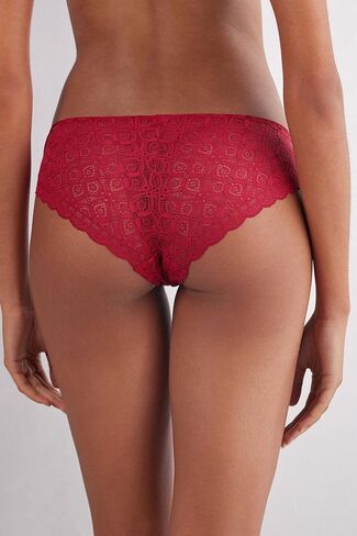 Woman's Lace Hipster Panties in Saudi Arabia
