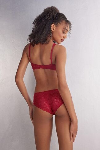 Woman's Lace Hipster Panties in Saudi Arabia