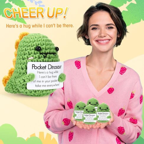 12 PCS Mini Funny Funny Epiral Dinosaur Higds Handmade Crochet Dino مع Card Pocket Dinosaur Hug Hights Up Hompts for Women Men Family Friends Home Home Decoration in Kuwait