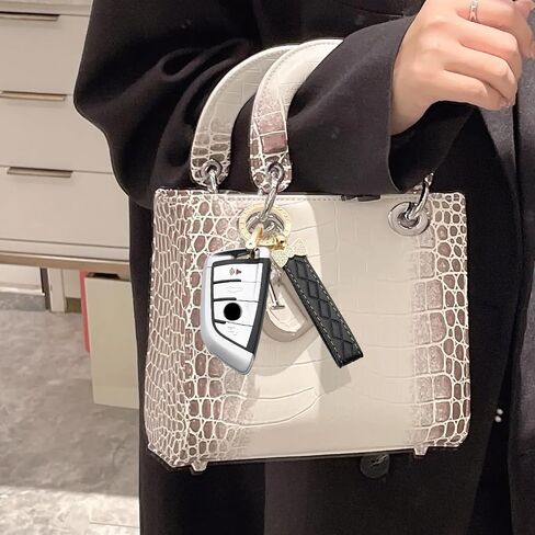 Car Keychain for Women Wristlet, Cute Leather Keychain with 360 Degree Rotatable, Anti-lost D-Ring Design in Saudi Arabia