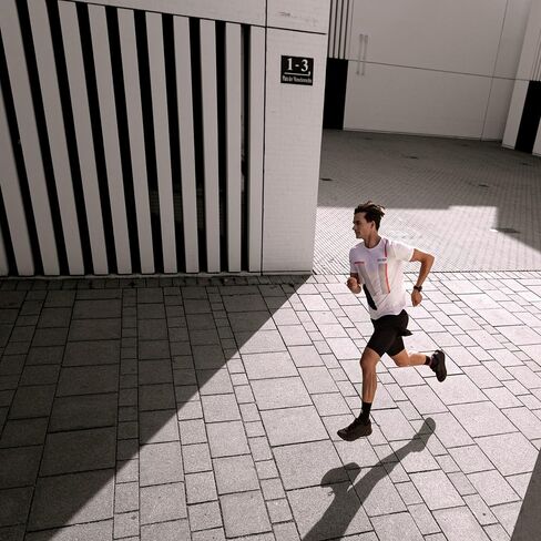 CEP The Run Short Sleeve Shirt للرجال - الأداء الخفيف الأداء Activewear للراحة التنفسية in Kuwait