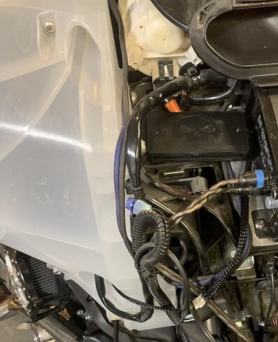 Kustom Cycle Parts Universal Garage Door Sealer عن بُعد متوافق مع نماذج Harley Davidson Touring. زر ملف تعريف منخفض. سد والتشغيل. صنع في الولايات المتحدة! (زر الأسود فقط) in Kuwait