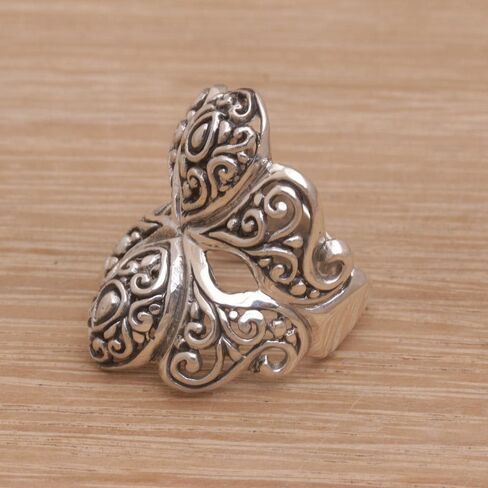 Novica الحرفي المصنوع يدويا. in Saudi Arabia