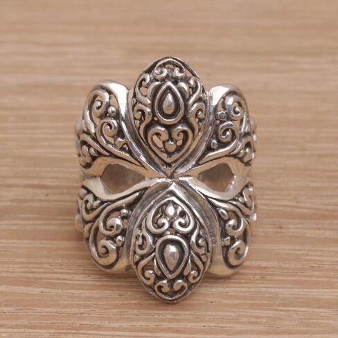 Novica الحرفي المصنوع يدويا. in Saudi Arabia