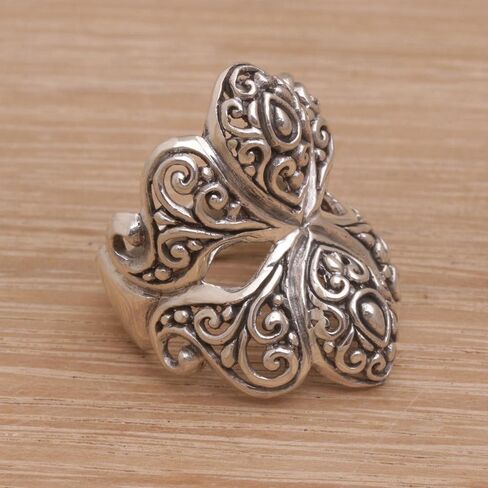 Novica الحرفي المصنوع يدويا. in Saudi Arabia
