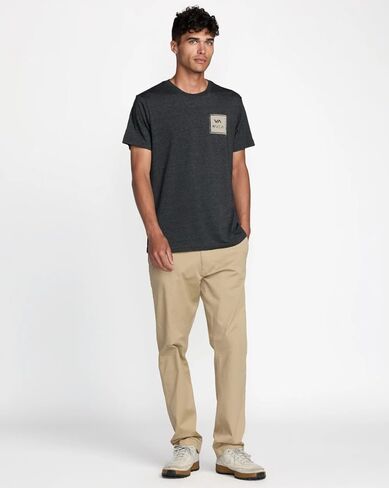 غلاف رجال RVCA القصير in Saudi Arabia