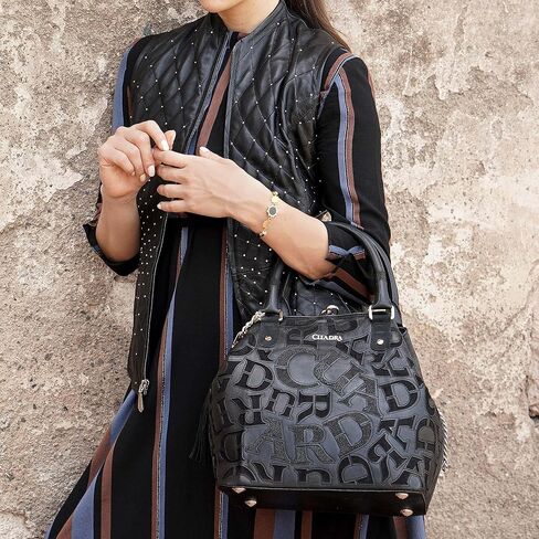 حقيبة يد نسائية من كوادرا مصنوعة من الجلد الطبيعي مع جلد ستينغراي أصلي باللون الأسود in Kuwait