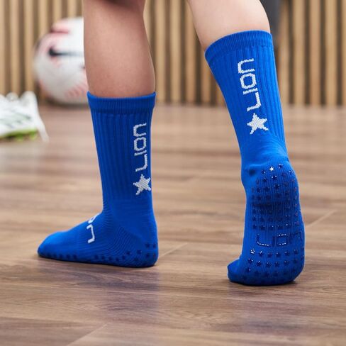 مجموعة Lion Kids لكرة القدم تتضمن جوارب للإمساك وواقيات صغيرة للساق وأكمام جورب - المجموعة المثالية للاعبي كرة القدم الشباب in Kuwait