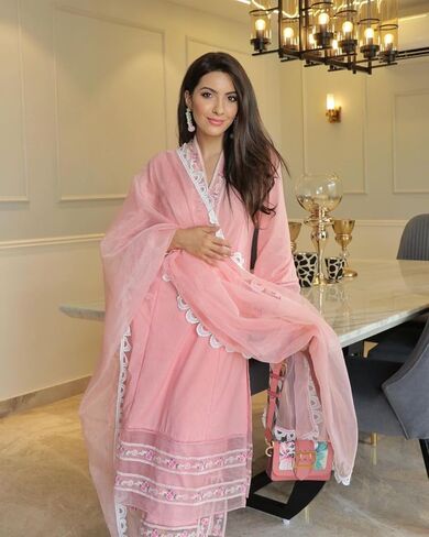 مجموعة كورتا بالازو للنساء بأكمام طويلة ملابس عرقية هندية ورقبة على شكل حرف V مطبوعة كورتي هندية للفتيات باللون الوردي in Kuwait