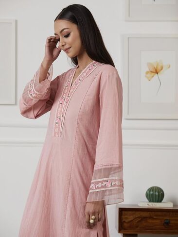 مجموعة كورتا بالازو للنساء بأكمام طويلة ملابس عرقية هندية ورقبة على شكل حرف V مطبوعة كورتي هندية للفتيات باللون الوردي in Kuwait