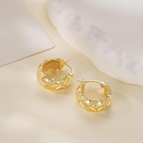 أقراط ذهبية من الذهب 14 كيلو آرنجات للنساء العصرية الناضجة والثقة مع النقوش المعينية حلق مكتنزة مكتنزة سميكة للنساء 20 ملم in Kuwait