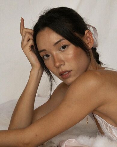 Gold Earrings for Women 14K Gold Stud Earring Dainty Minimalist Simple Small Bow Earrings for Gift for Her in Kuwait