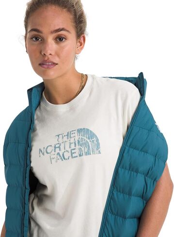 The North Face Evolution Women's Evolution Half Dome Dome Shoreve Tee | قميص القطن مع رسم الشعار in Saudi Arabia
