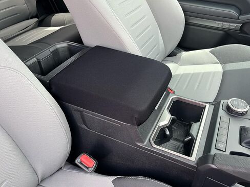 مصنوعة في الولايات المتحدة الأمريكية مصممة لـ Toyota Tacoma 2024-2025 Neoprene Auto Rendrest Center Cover Cover Protector Black in Kuwait