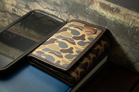 Zep-Pro NCAA Georgia Bulldogs Vintage Tan Leather Trifold Wallet ، Slim Stylish for Men in Saudi Arabia