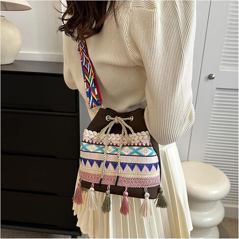 حقيبة دلو قماش الرباط مع Fringe - Boho المحافظ للنساء ، حقائب اليد Crossbody in Saudi Arabia