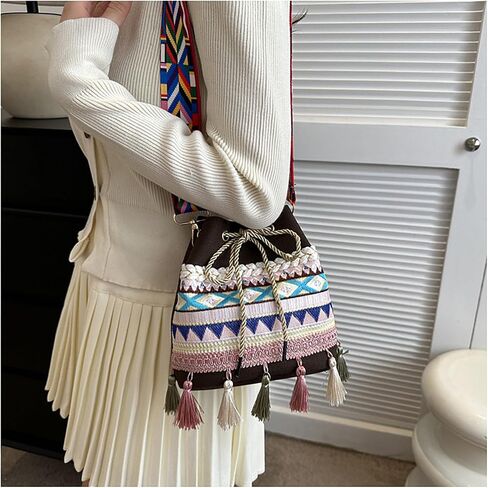 حقيبة دلو قماش الرباط مع Fringe - Boho المحافظ للنساء ، حقائب اليد Crossbody in Saudi Arabia