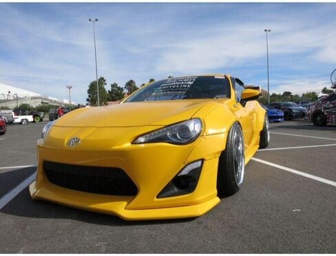 Avery SW900-249-O GLOSS DARK YELLOW 5ft x 1ft (5 Sq/ft) Supreme Vinyl Car Wrap Film … in Kuwait