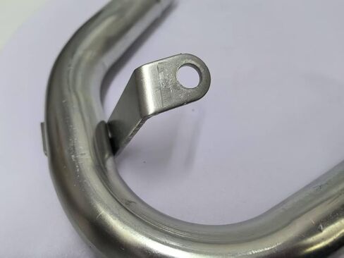 Hose Radiator Pipe 16577-35070 Compatible with Toyota 4Runner Pickup Hilux 22R 22RE in Kuwait