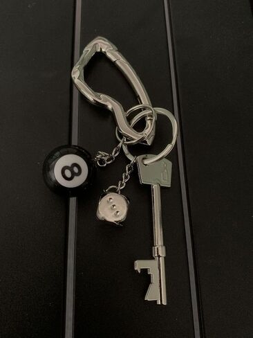 Cute Carabiner Keychain Clips Cool Modern Irregular Design Carabiner Hook Holder Key Ring Clasp for Men Women Gift in Saudi Arabia