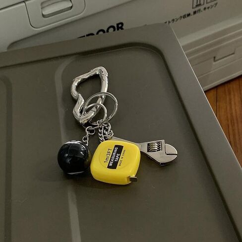 Cute Carabiner Keychain Clips Cool Modern Irregular Design Carabiner Hook Holder Key Ring Clasp for Men Women Gift in Saudi Arabia