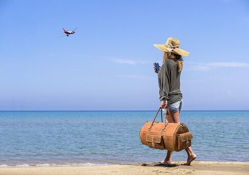 حقيبة سفر مصنوعة من الجلد المحبب بالكامل مع أشرطة قابلة للتعديل | حقيبة كبيرة بمساحة كبيرة وجيوب جانبية بسحاب لعطلة نهاية الأسبوع (جوزي) in Kuwait