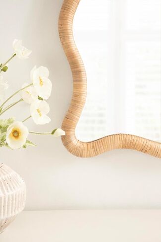 Kate and Laurel Rahfy Boho Restangle Rattan Wall Mirror ، 24 × 36 ، الخشب الطبيعي ، مرآة متموجة مستطيلة مزخرفة مع إطار راتان أصيل لزخرفة مرآة الحمام in Saudi Arabia