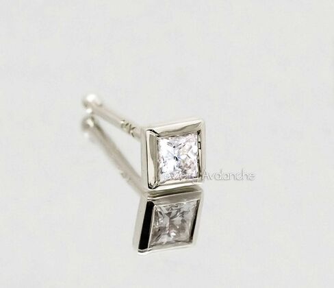 22G 14K GOLD BONE-ENDENG STASE STUD OTER in Kuwait