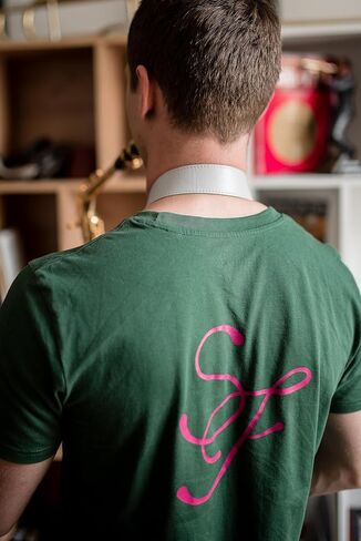 حزام الرقبة الساكسفون. حزام ساكس مبطن ناعم من الجلد الصناعي. طول قابل للتعديل ومريح لـ Alto Tenor Soprano Sax in Kuwait