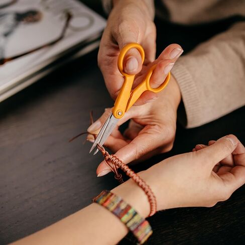 Fiskars مقص ذو تفاصيل مستقيمة بمقبض برتقالي، شفرات من الفولاذ المقاوم للصدأ، مقبض مزدوج الحلقة يمكن استخدامه بكلتا اليدين in Saudi Arabia